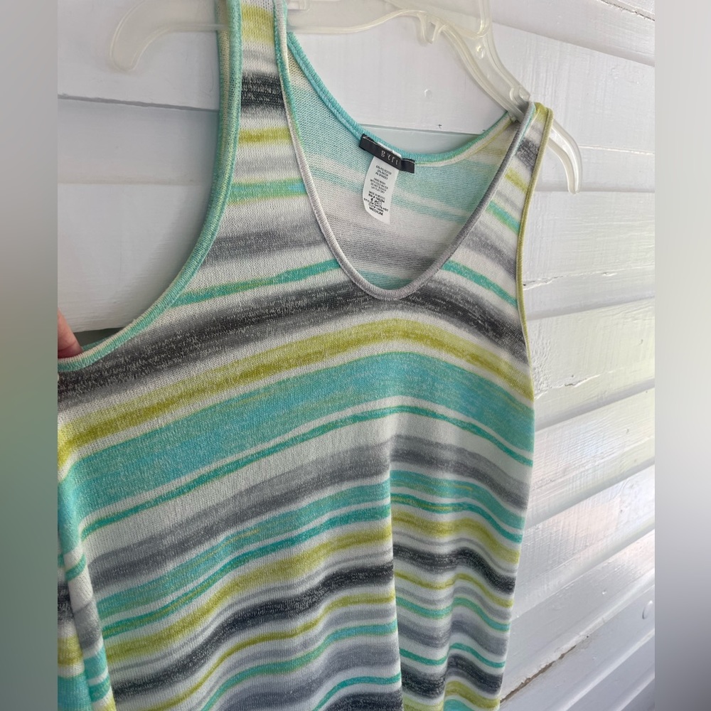 Gyft Lightweight Soft Mint Green Gray Sweater Tank Top V-Neck Size M - Picture 2 of 5